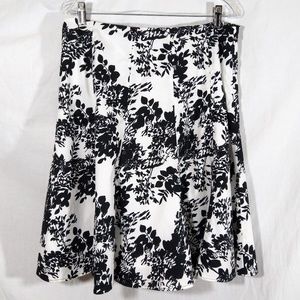 Focus 2000 Petite Black & White Floral Skirt EUC